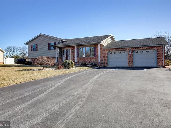 3rd image of 722 Mahantango Dr