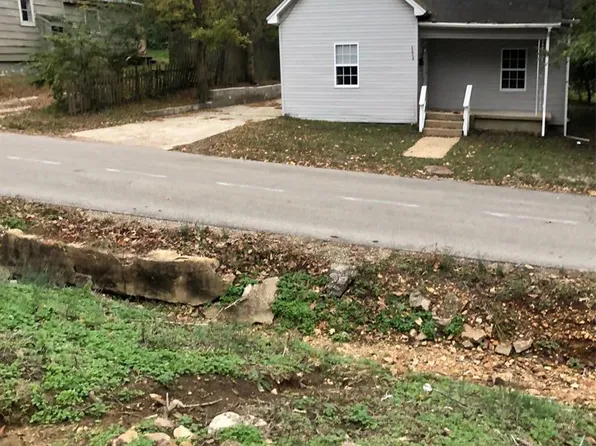 1313 N 10th St, Poplar Bluff, MO 63901