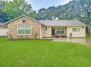 526 Gardenia St, Lake Jackson, TX 77566