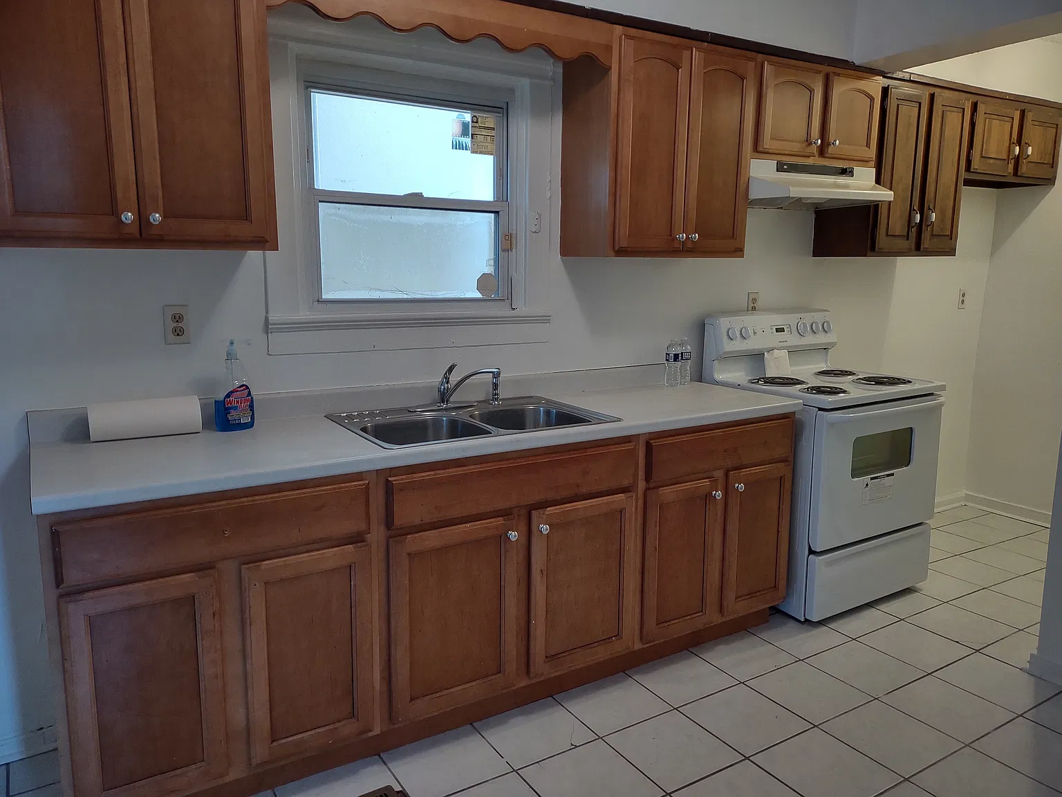 3 bed, 1.5 bath, 1486 sqft, $1,800 — Photo 2