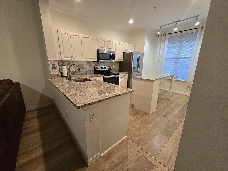 796 N Orange Ave #402 — Photo 4