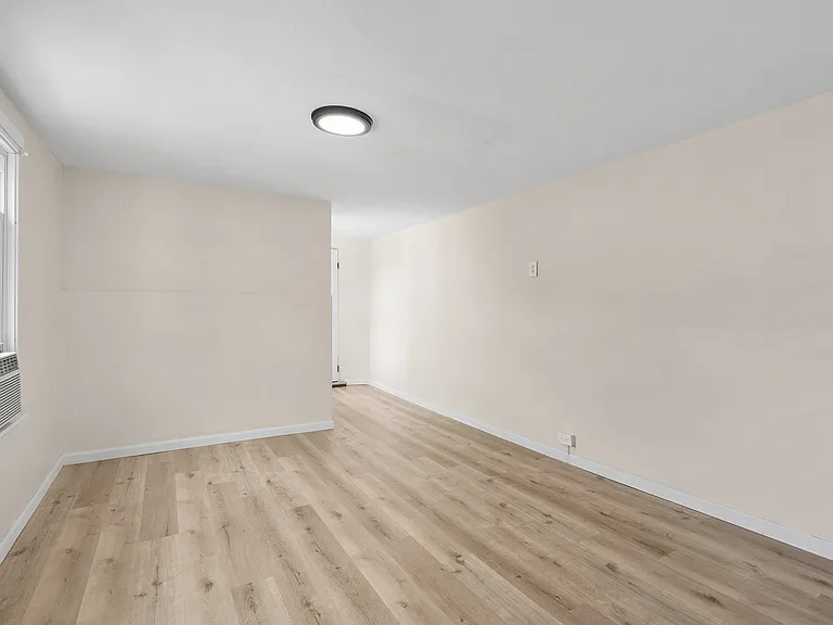 138 S 17th St — Photo 14