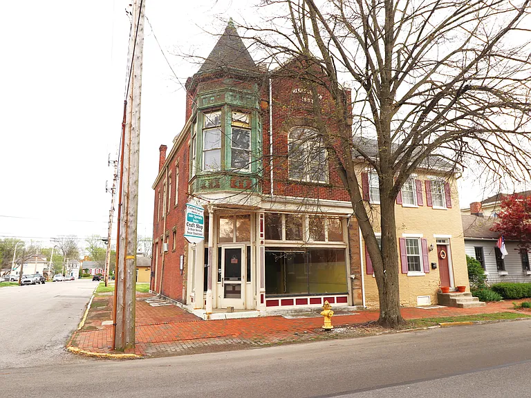 Historic Apartment Building — Photo 1