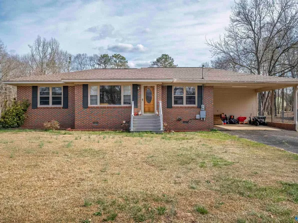 305 Aderholt St, Glencoe, AL 35905