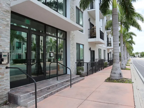 8201 NW 41st St #D-402, Doral, FL 33166