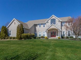 1 Dandelion Ct, Mount Sinai, NY 11766