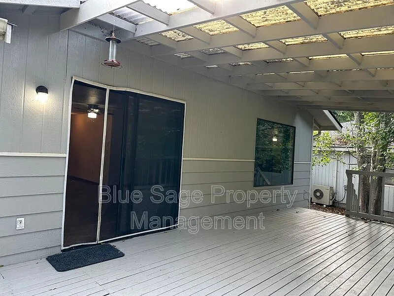 3 bed, 2.0 bath, 1399 sqft, $2,200 — Photo 4