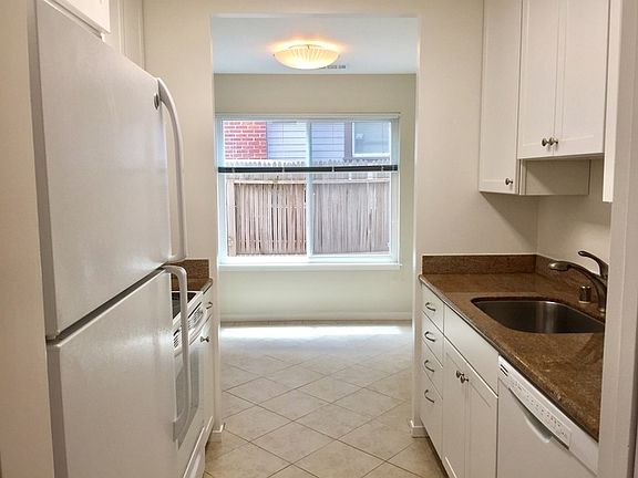 4th image of 719 Highland Ave APT 1