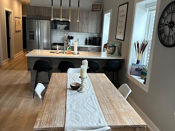4th image of 1701 W Division St Suite 3W
