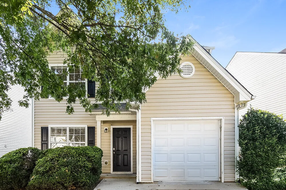 4 bed, 2.5 bath, 1548 sqft, $2,130 — Photo 1