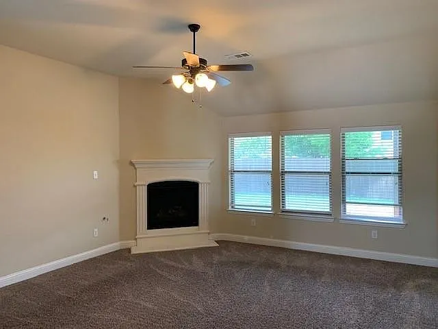 4 bed, 2086 sqft, $2,495 — Photo 4