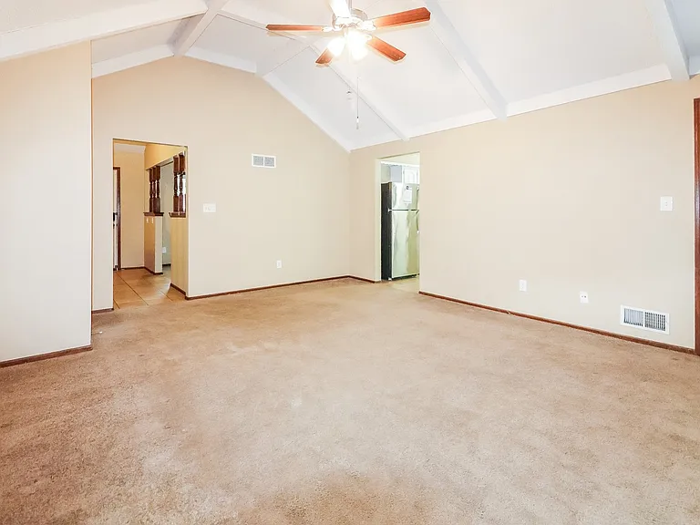 1466603_017_living_room_13228888.jpg