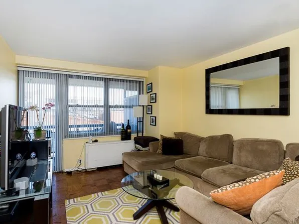 70-25 Yellowstone Boulevard image 1 of 9