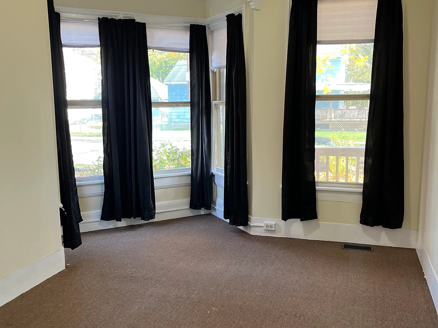 2 bed, 700 sqft, $1,400 — Photo 2
