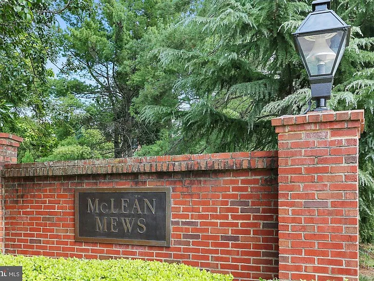 1454 McLean Mews Ct — Photo 29