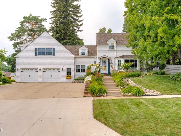 826 N 1st St, Bismarck, ND 58501