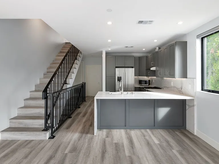 4815 Elmwood Ave — Photo 16