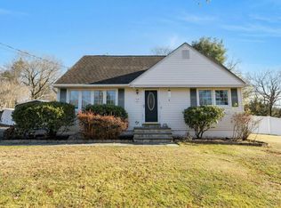 8 Robin Dr, Carmel, NY 10512