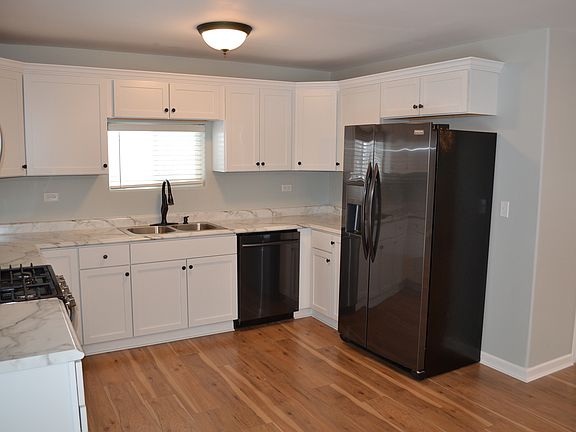 5th image of 1065 E 2nd St