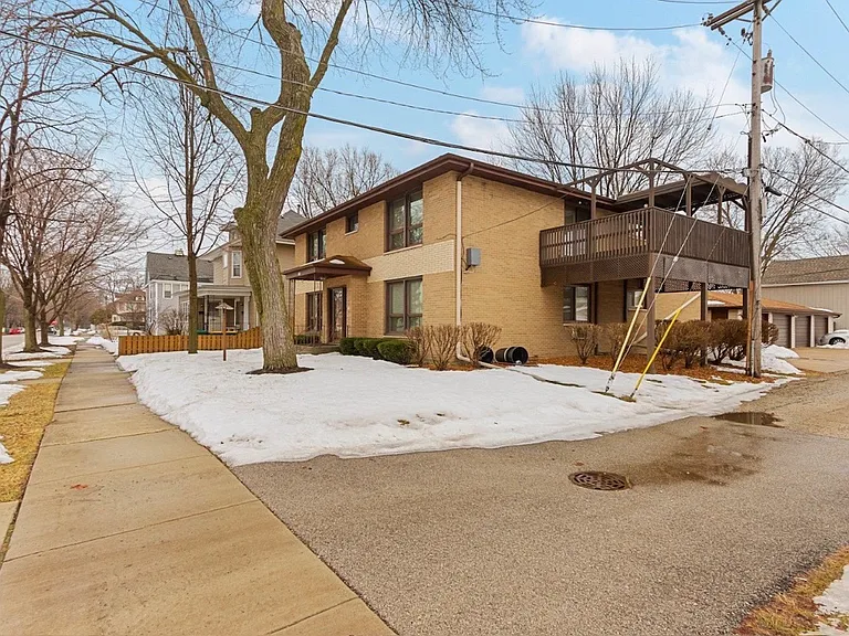 808 Oneida St — Photo 2