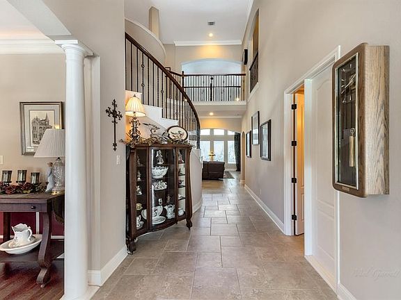 lovely front porch with leaded glass front door