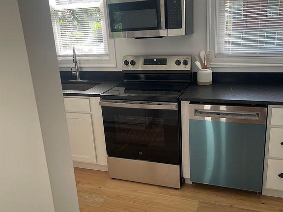 5th image of 234 Woodford St #1R