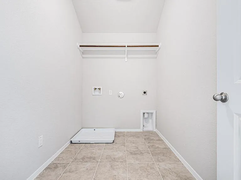 208 Stein Rd — Photo 25