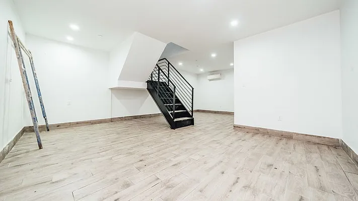 Rented by Nooklyn NYC LLC | media 18