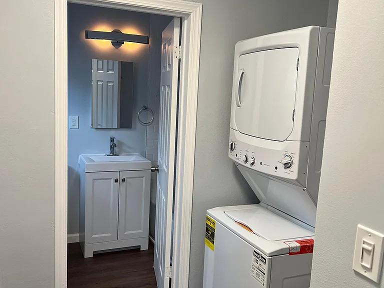 733 Daisy Ave #7 — Photo 10