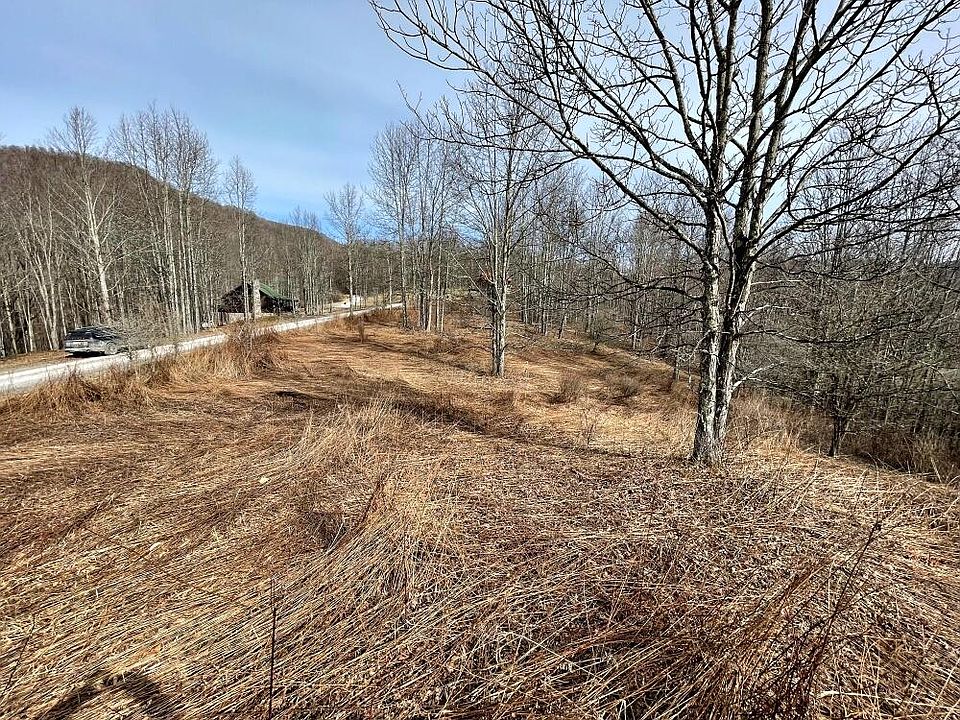 2nd image of 3 Hickory Hill Rd