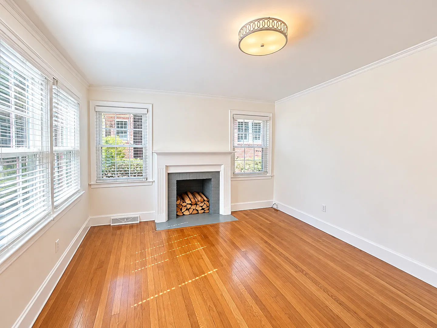 Charming 2-Bedroom Home in Greenville Spacious Yard, Comfortable Living & Convenient Location! — Photo 2