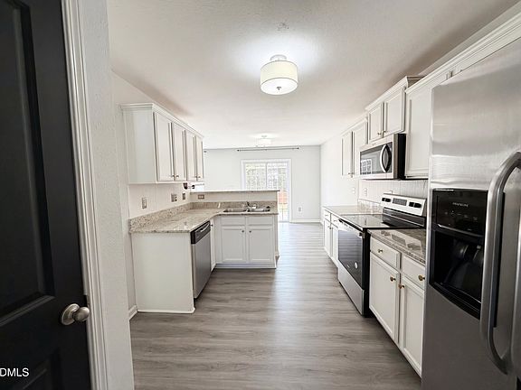 5th image of 574 Botanical Ct