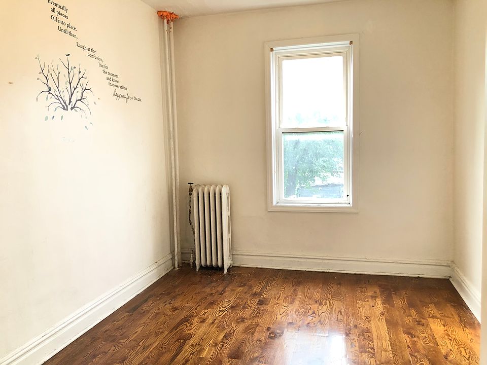 2nd image of 969 Summit Ave #14E