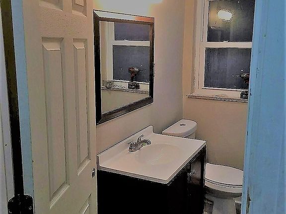 5th image of 9918 Mark Twain St #2