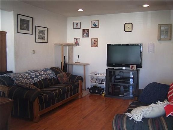 3rd image of 18039 Fonthill Ave