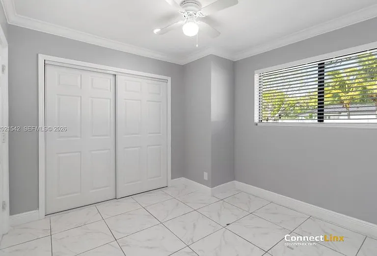 913 SW 49th Ave — Photo 5