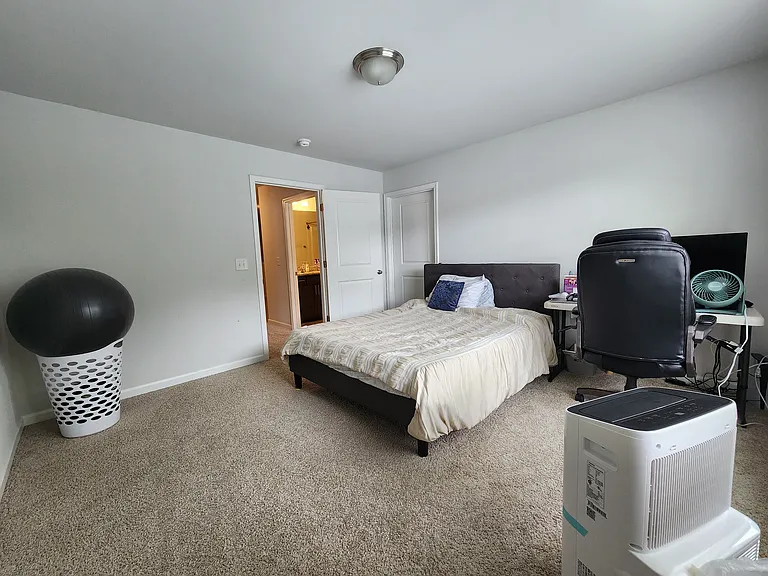 704 Riley Ln — Photo 16