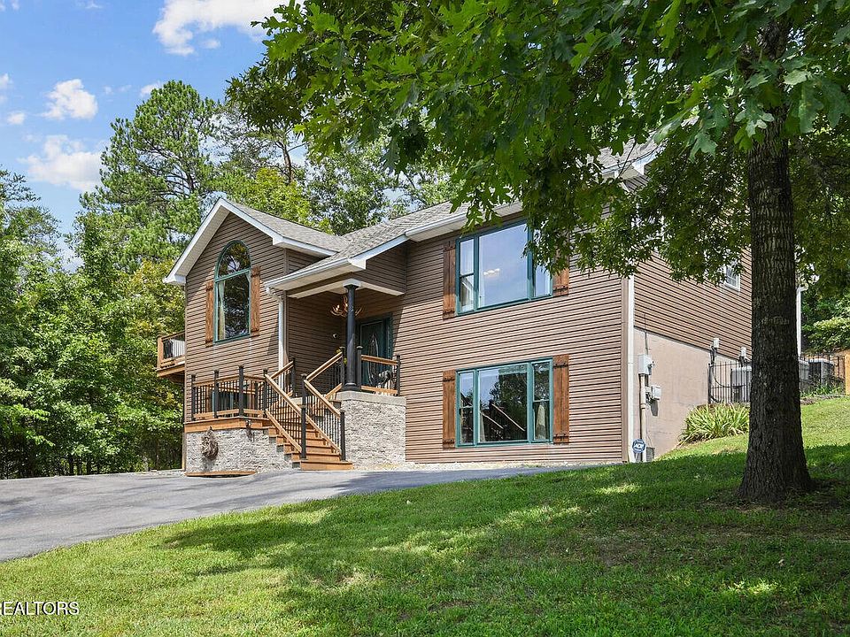 1st image of 850 Sylvia Ln