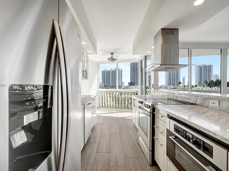 1000 Island Blvd #707 — Photo 12
