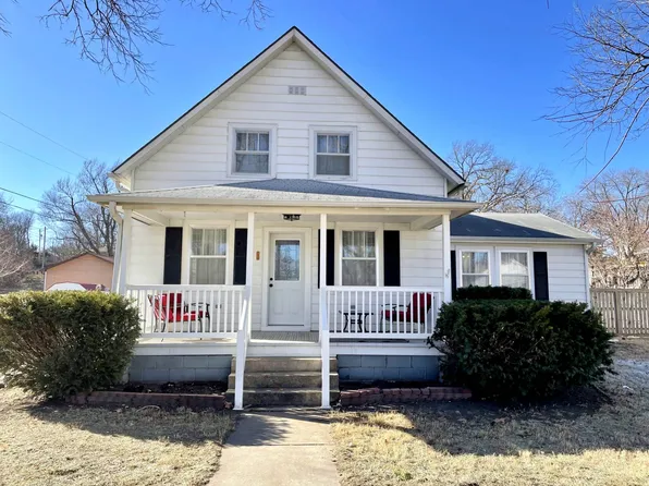 503 S 14th St, Marysville, KS 66508