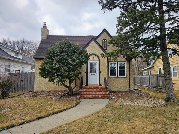 1218 2nd St N, Fargo, ND 58102