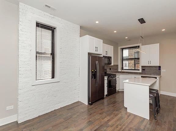 3rd image of 1215 N Wolcott Ave APT 3R