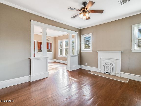 2nd image of 113 Texas St