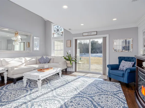 291 Ranch Circle, Manorville, NY 11949