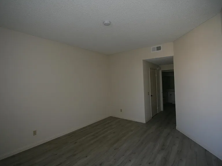3637 Clarington Ave #213 — Photo 14