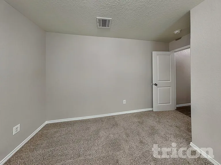 5118 Everett Loop — Photo 12