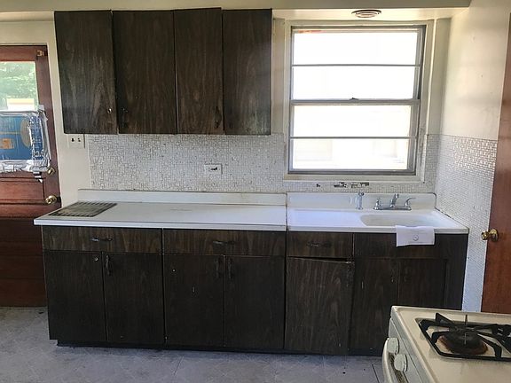 4th image of 1328 Wentworth Ave