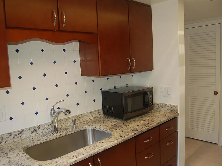 1920 Woodcrest Dr #13 — Photo 20