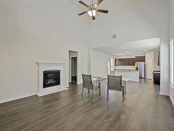 4th image of 1624 Massey Ln