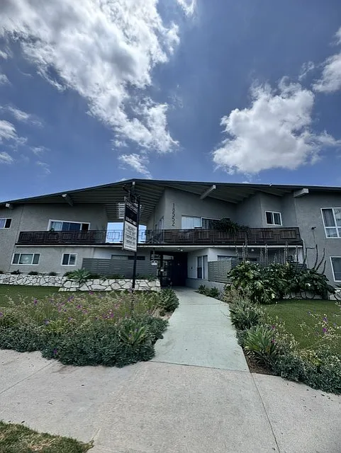18552 Clark st — Photo 2